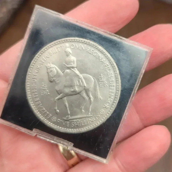 Queen Elizabeth II 1953 Coronation 5 Shilling coin - Picture 2 of 2